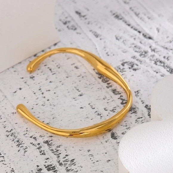 RETRO vibe gold wavy ring - Picture 2 of 9